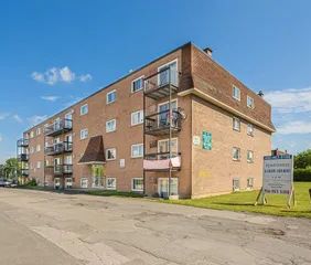 1 room apartment of 81m² in Longueuil - Photo 1