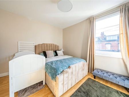 4 bedroom terraced house to rent - Photo 5