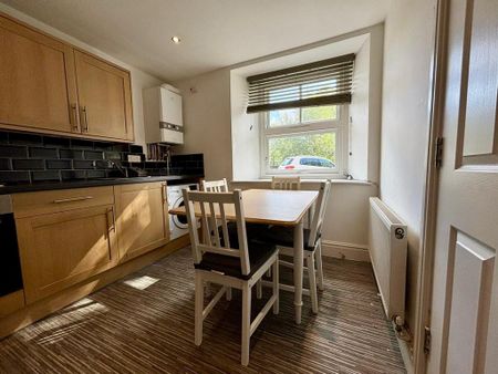 2 bedroom flat to rent - Photo 2