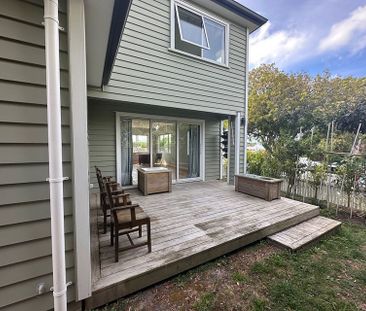 Spacious 5-Bedroom Family Home in Bayswater - Photo 4