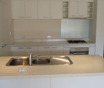 Great Location in block of 8 apartments. - Photo 5