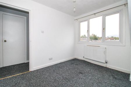 3 bedroom flat to rent - Photo 2