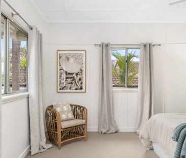 Freshly Updated 3-Bedroom Home in Prime Scarborough Location. Conta... - Photo 3