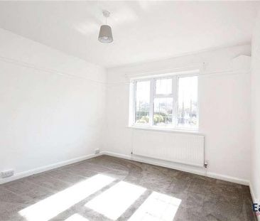 Eastdean Avenue, Epsom, Surrey, KT18 - Photo 4