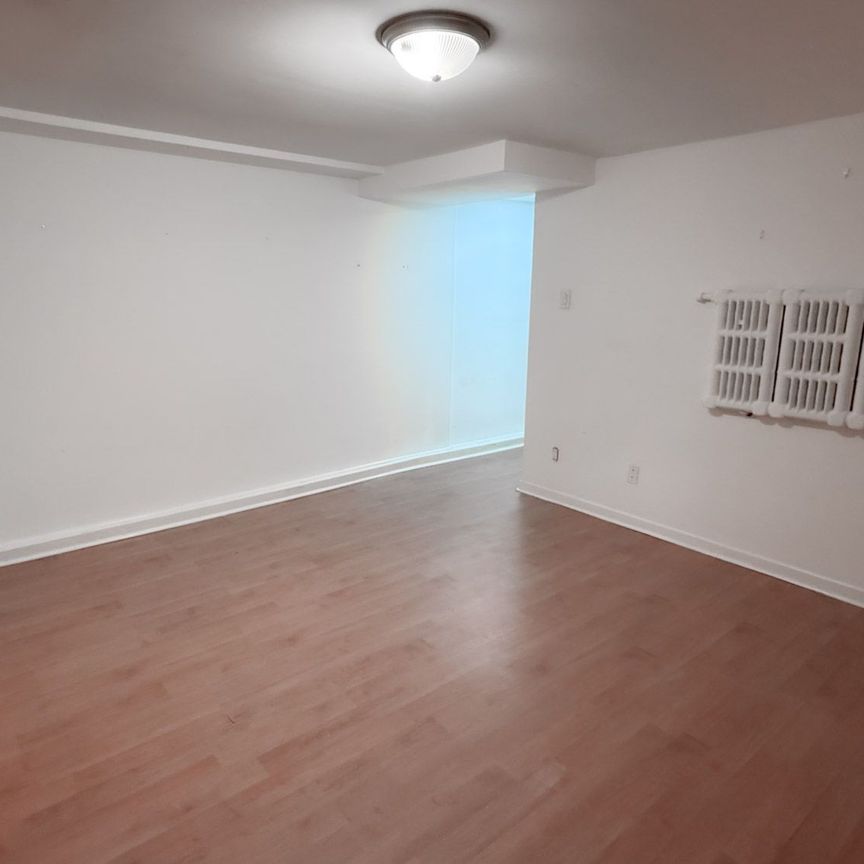 For Lease - 2469 Queen Street Unit# 5, Toronto, Ontario - Photo 1