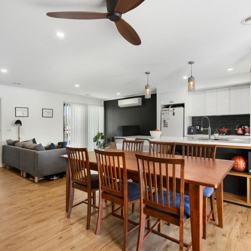 Perfectly renovated 3 bedroom home - Photo 1