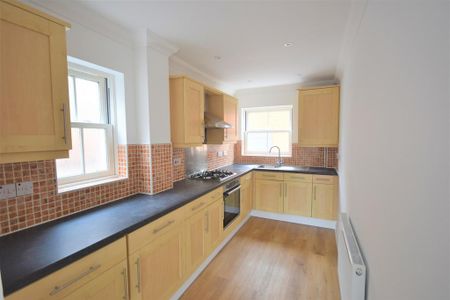 2 bedroom end of terrace house to rent - Photo 4