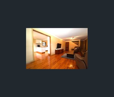 Eastside Character - Photo 4