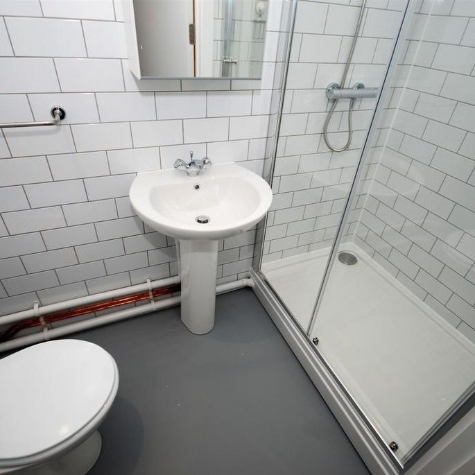 6 bedroom flat to rent - Photo 1