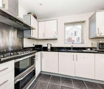 Austin Way, Bracknell, RG12 - Photo 2