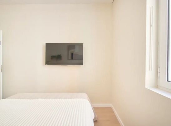 Largo Vitorino Damásio, Lisbon, Lisbon 1200-872 - Photo 1