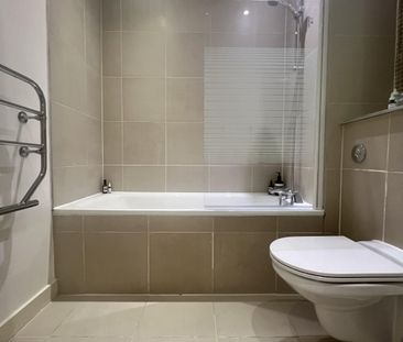 1 bed Flat in 185 Stoke Newington High Street , London, N16 0LH - Photo 1