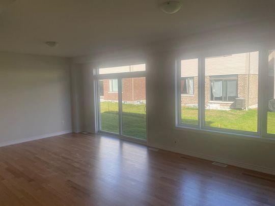 For Lease - 16 Tamworth Terrace, Barrie, Ontario - Photo 1