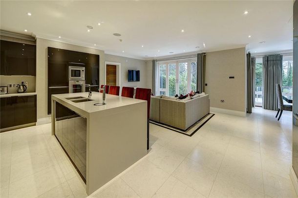 6 bedroom detached house to rent - Photo 1