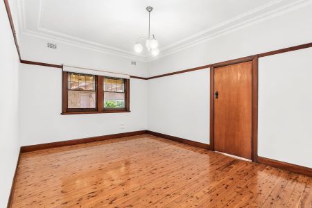 Character filled home - Photo 2