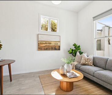Newly renovated one bedroom flat with parking - Photo 1