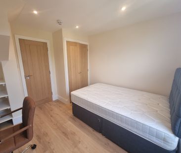 6 Bed Student Accommodation - Photo 2