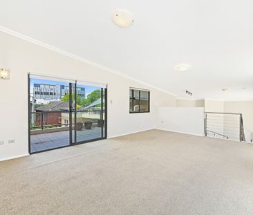 Split Level Apartment In Great Location - Photo 2