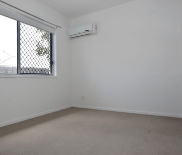 SUPERIOR & STYLISH EXECUTIVE HOME WITH IMPRESSIVE EXTRAS - Photo 5