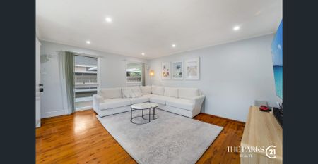 Beautiful Three Bedroom Renovated Home - Photo 2
