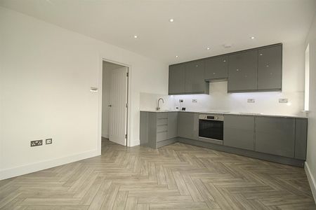 2 Bedroom Maisonette - Upper To Let - Photo 3