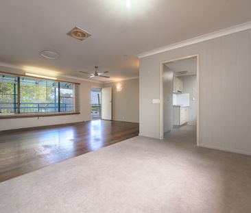 SPACIOUS 5 BEDROOM HOME IN PRIME LOCATION - Photo 3