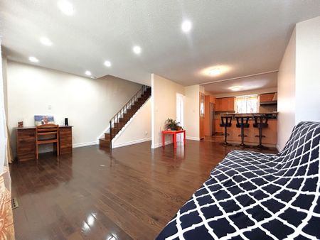 For Lease - 19 Yellow Birchway N/A, Toronto, Ontario - Photo 2