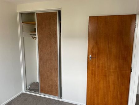 Freshly Renovated 2BR Unit in St Albans! - Photo 2