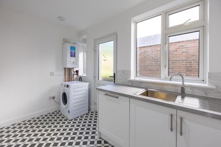 2 bedroom maisonette to rent - Photo 2