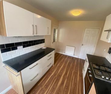 4 bedroom detached house to rent - Photo 6