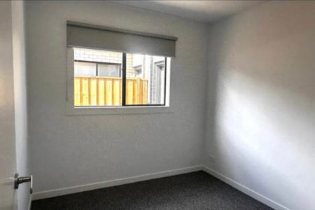 Cranbourne East - Photo 3