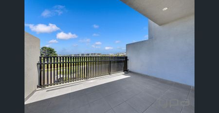 Near New 3 Bedroom Townhouse - Photo 5