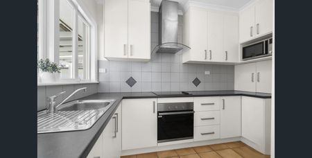 1633 Logan Rd, Upper Mount Gravatt QLD 4122 - House For Rent | Domain - Photo 3