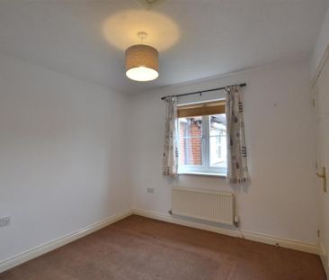 1 bedroom coach house to rent - Photo 3
