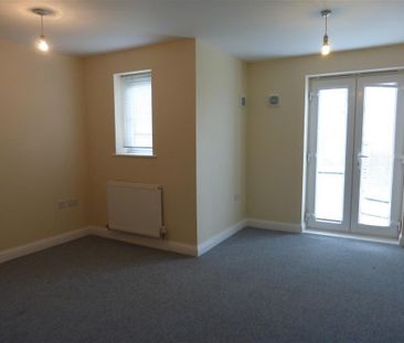 Twickenham Close, Swindon - Photo 4