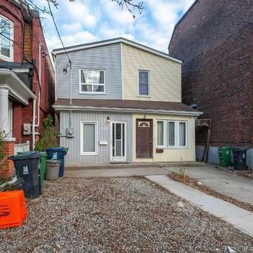 3 Beds 1 Bath - Upper Unit - Photo 3