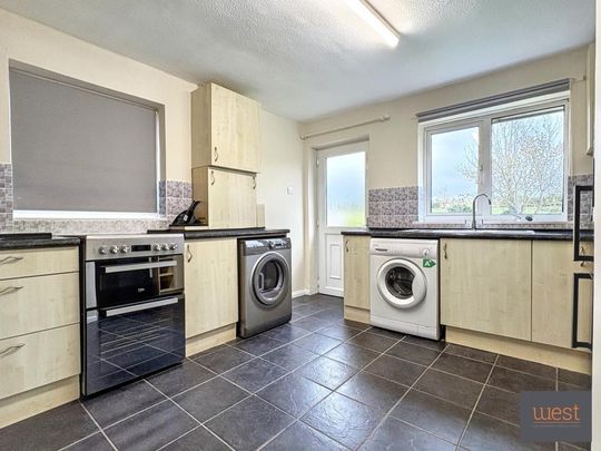 2 bedroom semi-detached bungalow to rent - Photo 1