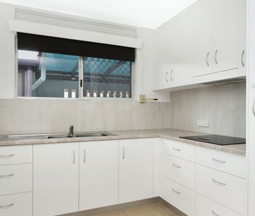 2/9 Shaw Street, West End, Qld 4810 - Photo 1