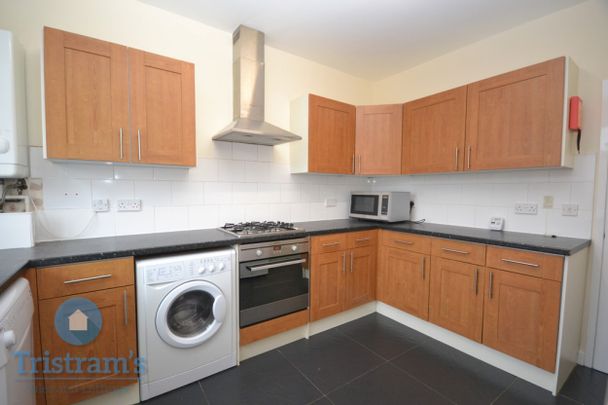 3 bed Flat for Rent - Photo 1