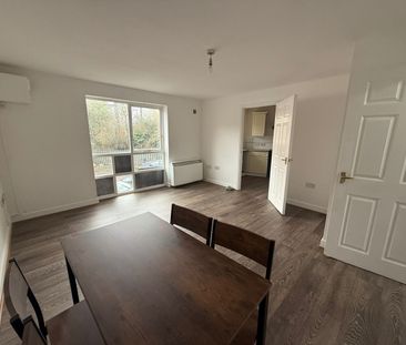 2 Bed Flat, Albatross Close, E6 - Photo 4