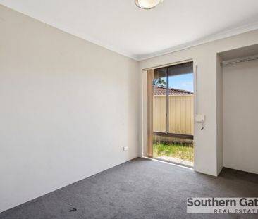 COSY FAMILY HOME IN CONVENIENT LOCATION - Photo 2