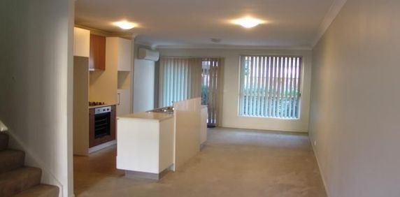 Modern 3-Bedroom Townhouse in Sought-After Mornington Estate - Photo 2