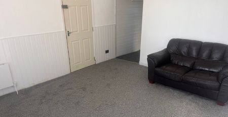 Flat B, Spencer Street, Bishop Auckland, DL14 8TL - Photo 2