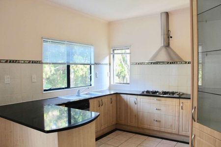 4 bedroom family home with bush view - Photo 4