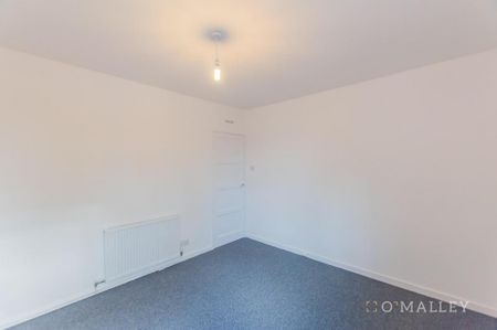 3 bedroom flat to rent - Photo 4