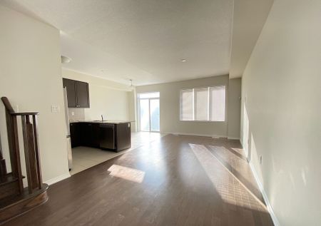 For Lease - 3 Amos Avenue, Brantford, Ontario - Photo 2