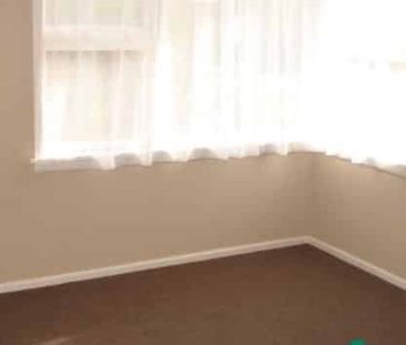 Warm Sunny Family Home - Photo 2