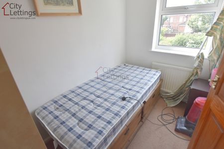 2 Bedroom End Terraced House - Photo 2