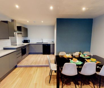 8 bedrooms 1 bathroom - Photo 2