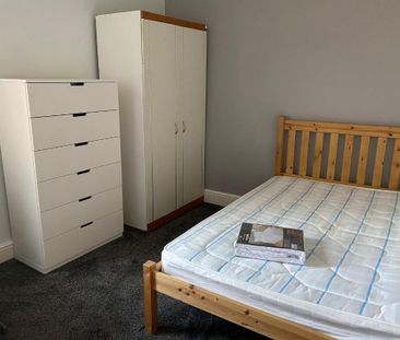 5 bedroom detached house to rent - Photo 2